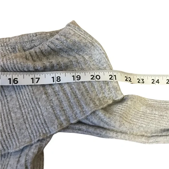 Unbranded Off-Shoulder Gray Button Front Casual Soft Shirt - Picture 4 of 6